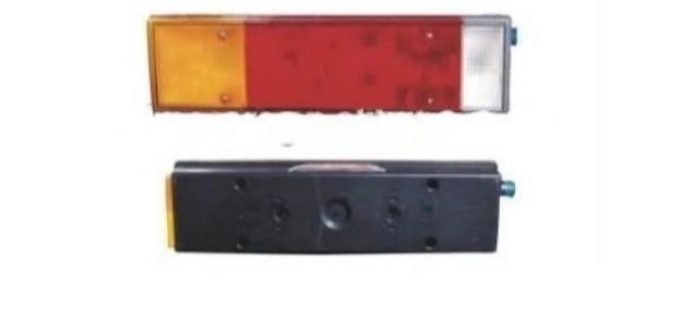 تصویر  چراغ خطر عقب کشنده رنو 24 ولت 5001847587RH 5001847586LH
